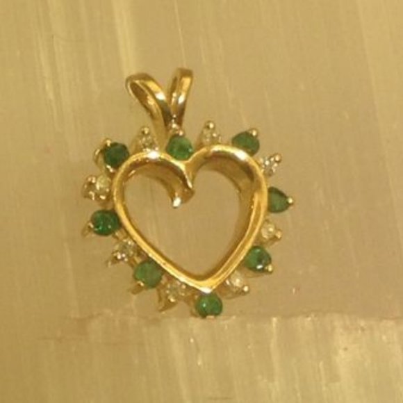 14K Emerald Diamond Heart Pendant - Picture 2 of 4